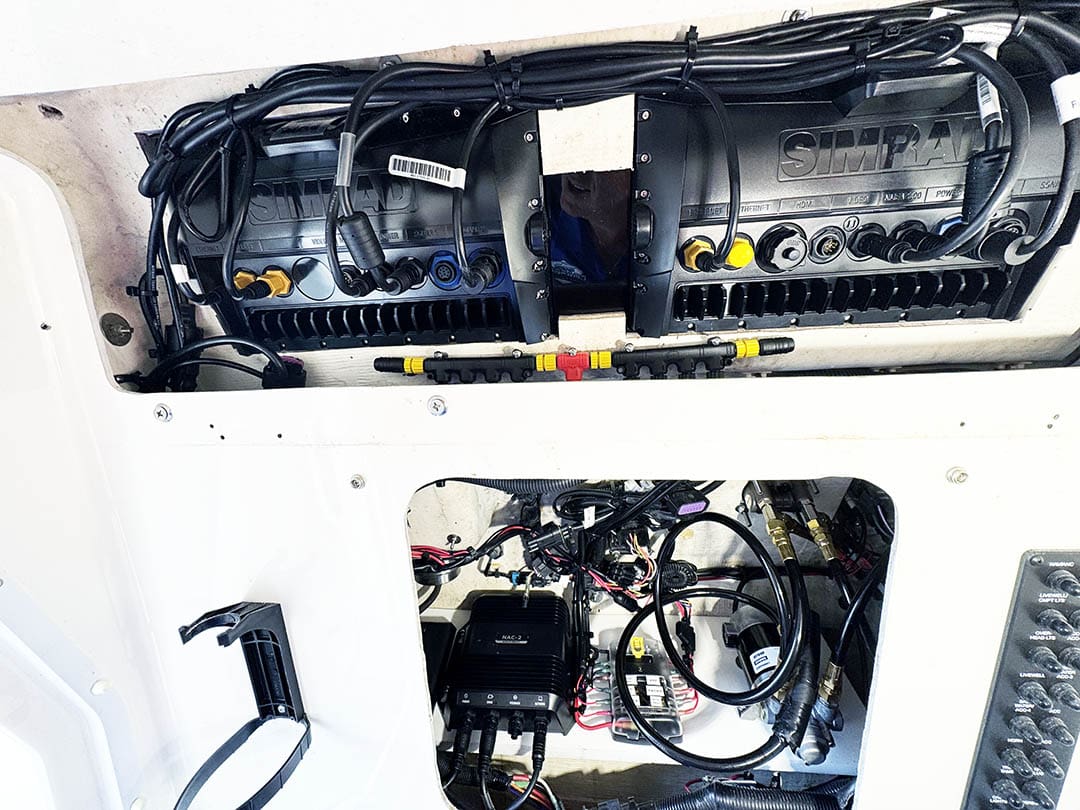 Simrad MFD, autopilot, NMEA, Mercury SmartCraft