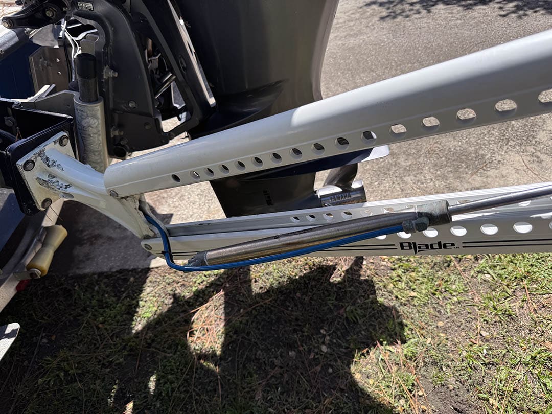 Power pole hydraulic line replacement